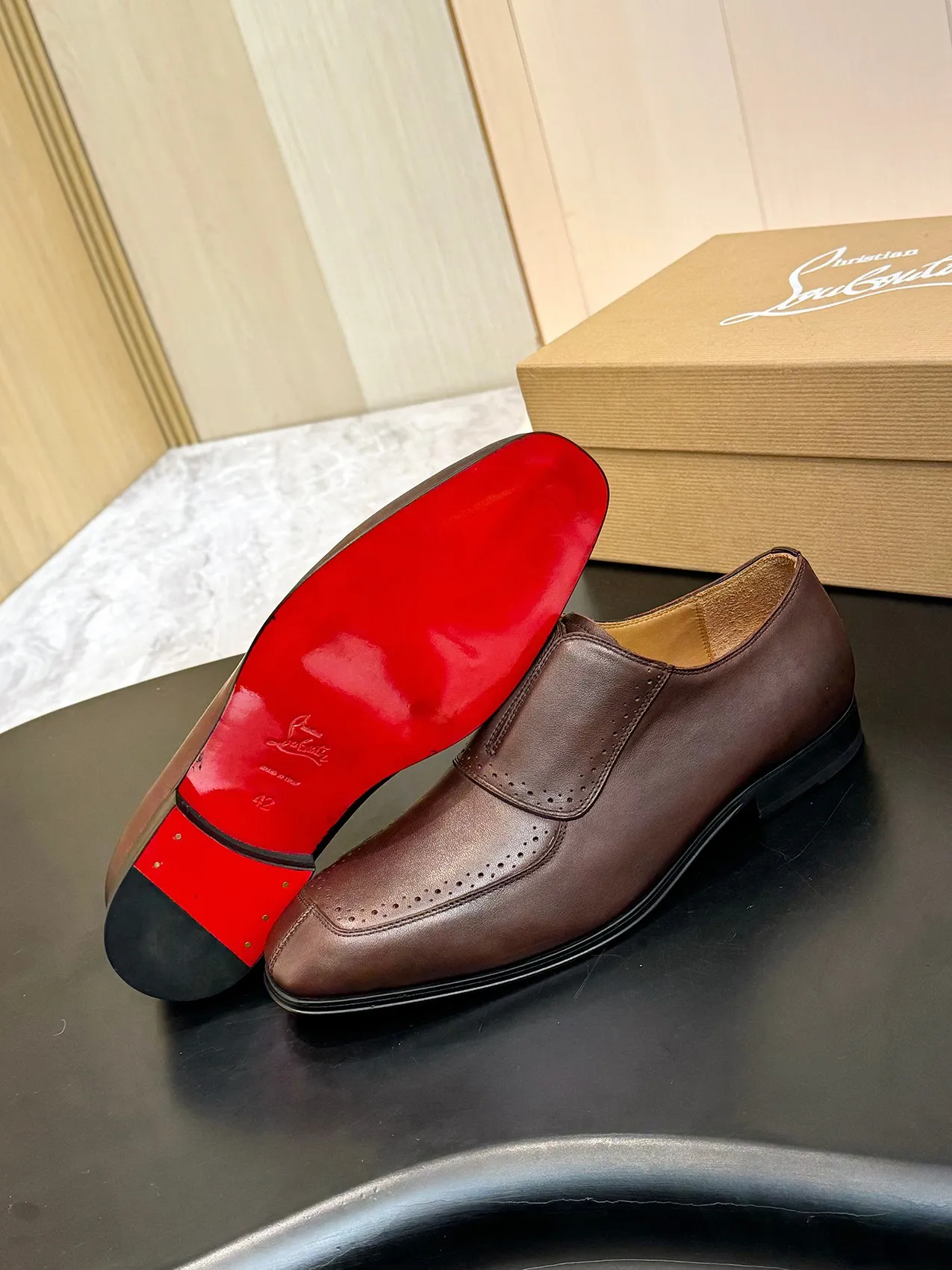 💰960 ••New real shots••CL～High-end men’s 👔Casual•loafers with red soles! ••🆑Genuine and top-quality goods from original orders ••✅💯 Purchase goods from top-quality original orders! Original imported patterned cowhide ➕Imported cowhide lining ➕Cowhide feet ➕Original leather outsole~🉑️Feel free to compare the authentic ones! Size: 39-44 (38.45.46.47 can be customized)